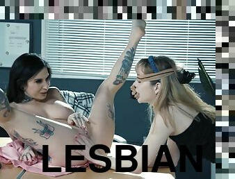 cur, secretara, lesbiana, blonda, fantezie, bruneta, tatuaj