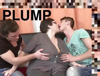Plump Granny Gets Pretty Boys To Suck Her Huge Tits And Pound Pussy