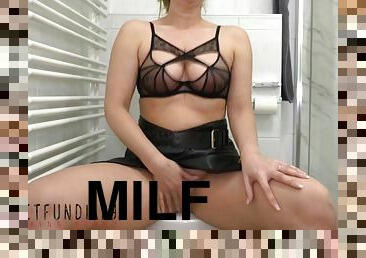 Hot milf in leather skirt masturbates and squirts for you - projectsexdiary