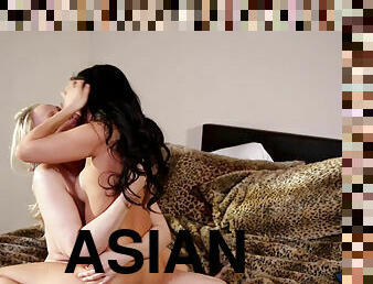 Asian Asa Akira and MILF Julia Ann have fun in bed