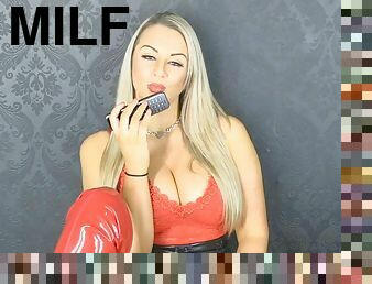 Superb Blonde MILF Webcam