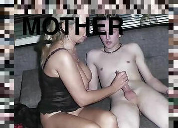 Geile mother I´d like to fuck fickt den 18yr Jungspund mit dem Riesen Pimmel