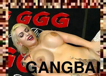 tetas-grandes, mamada, chorro-de-corrida, hardcore, gangbang, regordeta-chubby, facial, rubia, bukkake, con-piercings