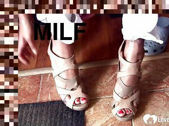 Sensational MILF hot foot fetish