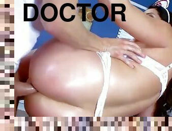 Doctor Alison Tyler moves her huge ass while getting anal penetration