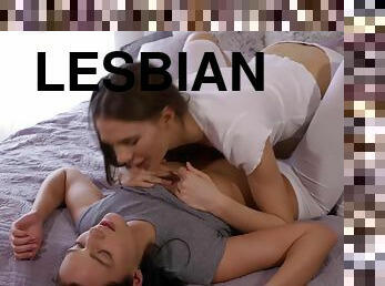 Leanne pleased Elina De Lion with lesbian sex
