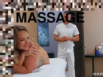 Glamour bombshell with bubble ass Cali Carter in massage porn video