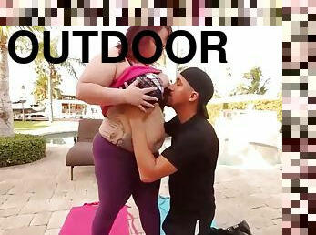 Chubby Yoga - jordynn luxxx outdoor