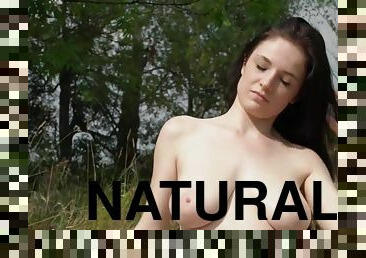 gros-nichons, en-plein-air, ados, naturel, gros-seins, seins, solo, brunette, seins-nus