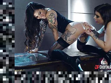 Tattooed dyke spreads her legs in lace up leather boots for a finger fuck
