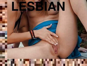 בחוץ, לסבית-lesbian, נשיקות, צעירה-18