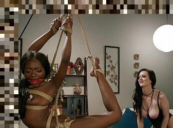 Ebony lesbian ass fuck shagged with strap on