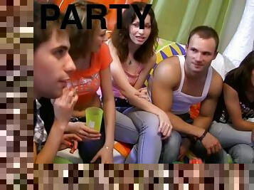 pesta, gambarvideo-porno-secara-eksplisit-dan-intens, lucu, berambut-cokelat