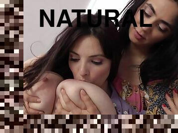 gros-nichons, énorme, orgasme, lesbienne, naturel, gros-seins, seins, brunette, érotique