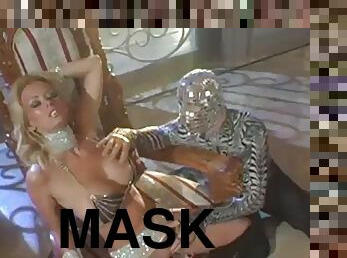 máscara, provocando