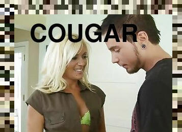 Cougar loves to fuck