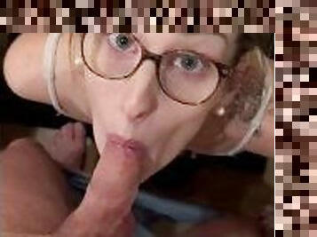 lunettes, masturbation, maigre, amateur, fellation, ejaculation-sur-le-corps, secousses, sur-le-visage, ejaculation, blonde