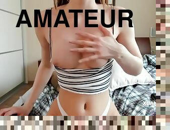 Shaved pussy teen camslut trying to play on cam