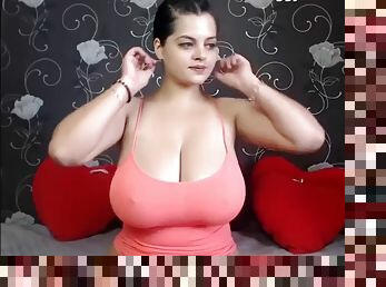 Natural huge tits cam