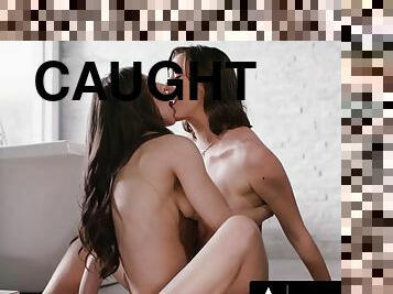 gambarvideo-porno-secara-eksplisit-dan-intens, pacar-perempuan, bersetubuh, tertangkap