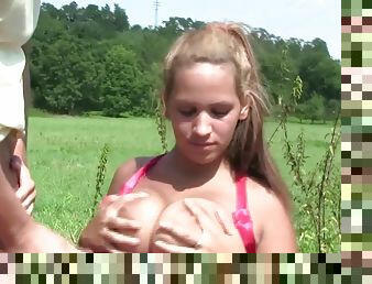 gros-nichons, en-plein-air, chatte-pussy, fellation, salope, sale, jeune-18, ejaculation, blonde, gros-seins