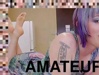 Feetfetish ts amateur twirls her toes around