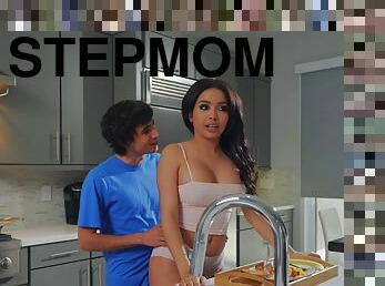 Aaliyah Hadid treats stepmom Alura TNT Jenson to a Mother's Day treat