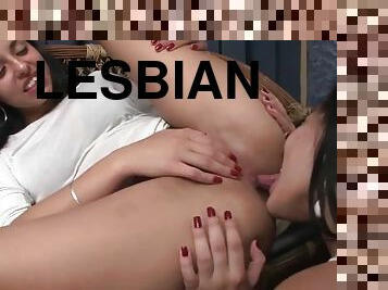 My lesbian lover farts when i kiss her