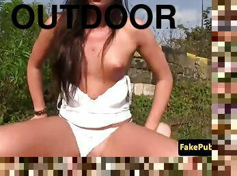 Pickedup euro beauty cockriding outdoors pov