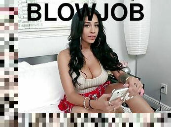 Two latinas give sloppy blowjobs