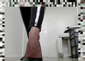 Aanbid deze latex legging asmr