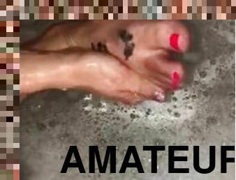 bañando, amateur, madurita-caliente, masaje, pies, primera-persona, fetichista, ducha, a-solas, con-los-pies