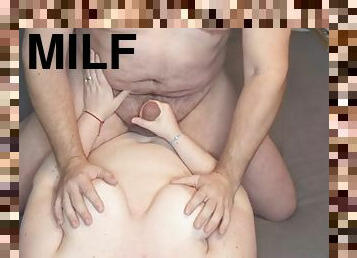 Daddy brings MILF to orgasm
