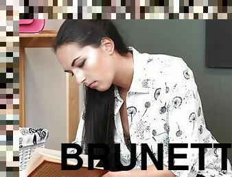 brunette, små-patter