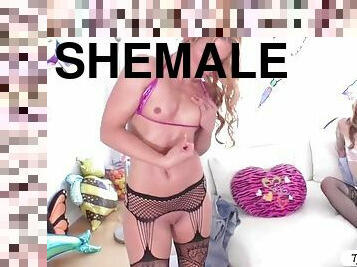 Booty shemale tarynxo slams cheyennes asshole in missionary