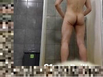 Public Cruising - Hot Stud MARKING TERRITORY in gym shower