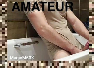 Fit guy in wet t shirt is in the bathtub wanking hard cock