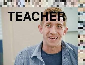 učiteljica, trojček, poljubljanje, blond, učilnica, uniforma
