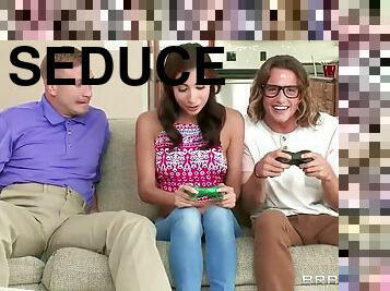 Jade jantzen seduces two nerds as she craves for some joysticks