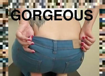 A nice ass smashing hot farts in jeans - gorgeous :