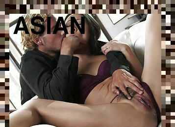 asia, vagina-pussy, blowjob-seks-dengan-mengisap-penis, antar-ras, gambarvideo-porno-secara-eksplisit-dan-intens, sofa, menunggangi, tato, bh, tungkai-kaki