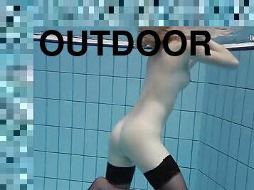 Anetta shows off her sexy naked body underwater