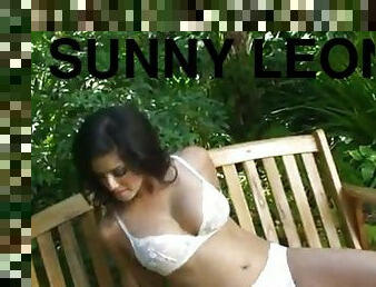 Sunny leone