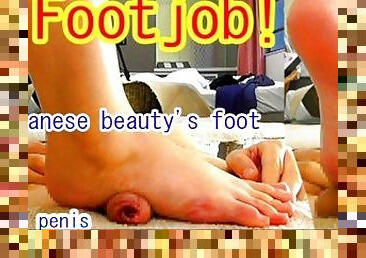 Footjob! Japanese beauty's barefoot is trampling on the penis!