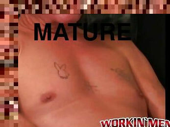 grosse, masturbation, amateur, mature, ejaculation-sur-le-corps, belle-femme-ronde, solo, musclé, tatouage