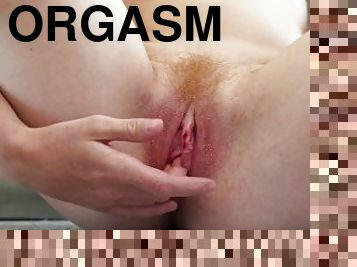 storatuttar, masturbation, orgasm, fitta-pussy, smal, brudar, fingerknull, rödhårig, piercad, tuttar