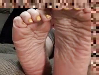 Mature chubby feet tease