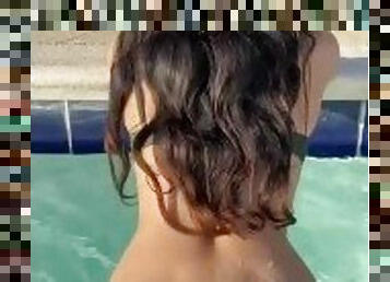 19 year-old college girl flashed in the public pool