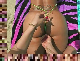 Giant latina booties of miss raquel and spicy j get tanned on the beach