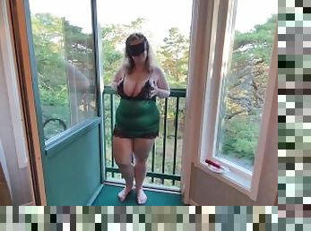 Preveiw: I'm showing off my big ass and tits in the hotel window